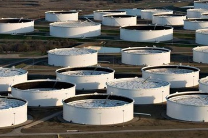 تراجع مخزون النفط الأمريكي بشكل ملحوظ الأسبوع الماضي