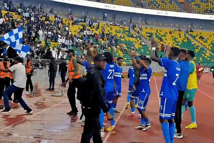  حلبة صراع بين لاعبي مولودية الجزائر والهلال السوداني