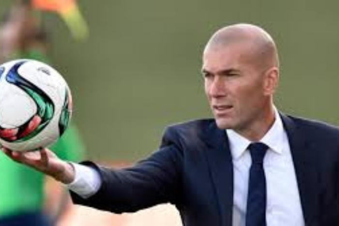 عرض غير مسبوق  زيدان مرشح لتدريب ريال مدريد والمنتخب الفرنسي في آن واحد
