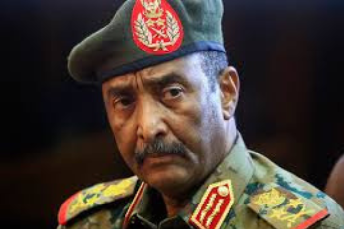 زيارة البرهان لمراكز إيواء نازحي الفاشر بمدينة الدبة