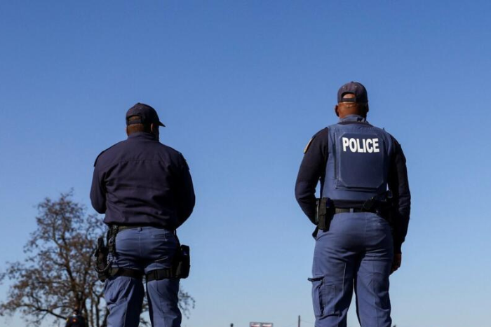 مقتل 11 شخصا بينهم 3 أطفال في إطلاق نار داخل حانة قرب عاصمة جنوب أفريقيا