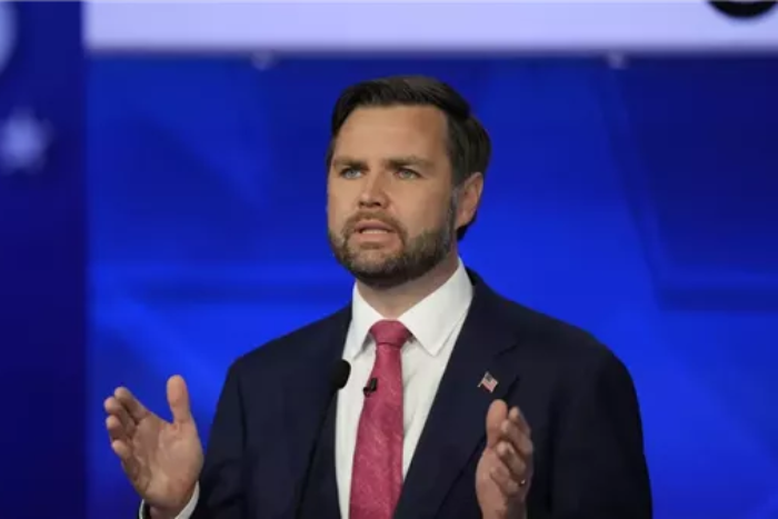 موكب نائب الرئيس الأمريكي يتعرض لحادث سير