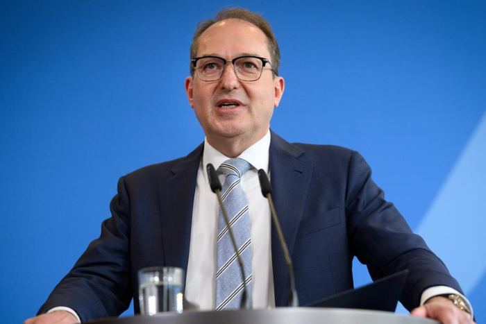 مشروع قانون ألماني يعوض إعانات البطالة بإعانات طلب اللجوء 