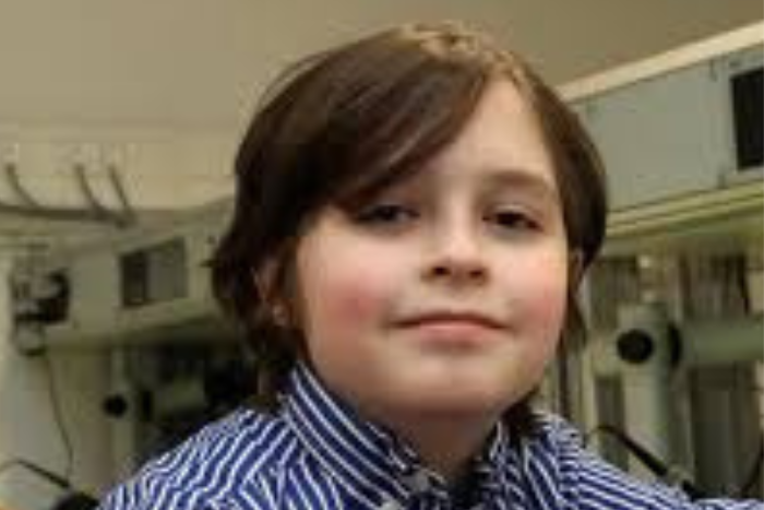 أينشتاين بلجيكا الصغير أصغر دكتور في فيزياء الكم يخطط لصنع بشر خارقين