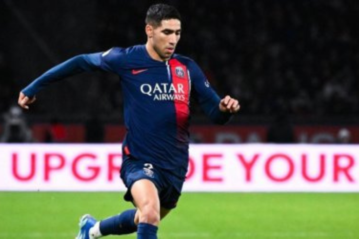 أشرف حكيمي  يتوج مع فريقه باريس سان جيرمان بلقب دوري أبطال أوروبا لكرة القدم،