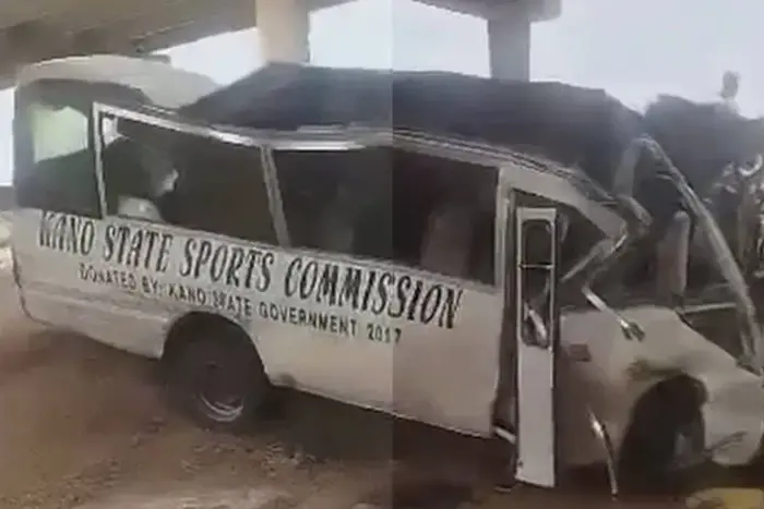 الوسط الرياضي بنيجيريا يعيش مأتما لفقدان رياضيين في حادثة سير الوسط الرياضي بنيجيريا يعيش مأتما لفقدان رياضيين في حادثة سير