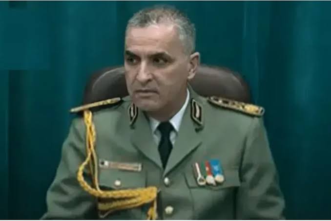 هروب الجنرال ناصر الجن يُدخل النظام الجزائري في حالة من الفوضى مع اعتقالات في صفوف العسكريين