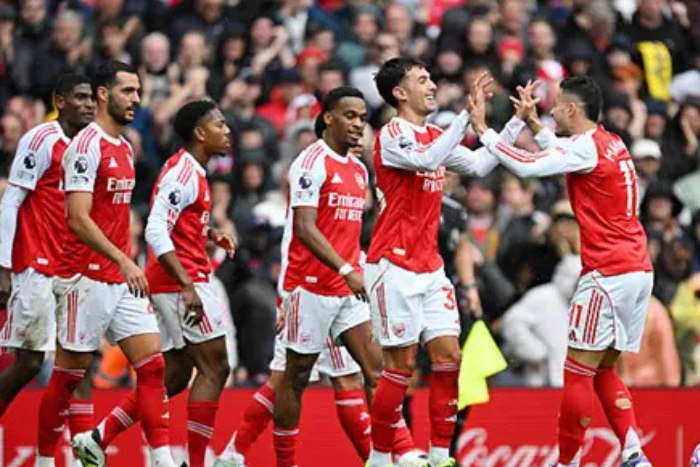 أرسنال يواصل انتصاراته ويبتعد في الصدارة وديالو ينقذ مانشستر يونايتد من الخسارة