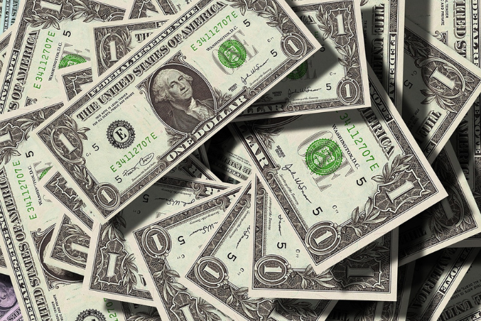 الدولار يستقر قرب أدنى مستوياته منذ فبراير 2022 وسط ترقب الأسواق لسياسات   