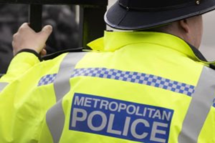 الشرطة البريطانية تعتقل رجلين بعد هجوم بسكين في قطار بكامبريدجشير