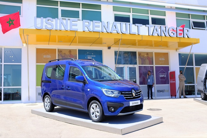 رونو طنجة يحتفل بإنتاج السارة ال2000 من طراز موبيلايز ديو رونو طنجة يحتفل بإنتاج السارة ال2000 من طراز موبيلايز ديو