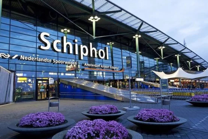 عاصفة إيمي تعطل الملاحة الجوية في أمستردام وتؤثر على مئات المسافرين