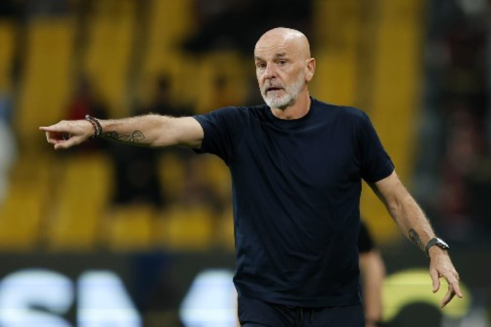 فيورنتينا يقيل مدربه ستيفانو بيولي بعد سلسلة نتائج مخيبة