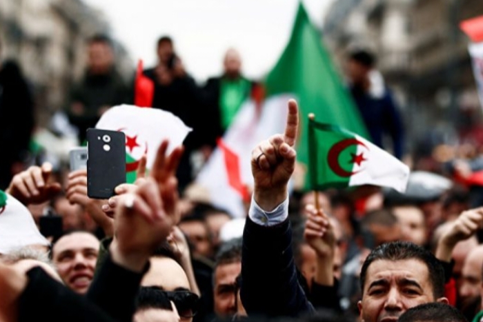 الجزائر: الحراك يشتعل بقيادة الشباب المتظاهر والعسكر يرتعد