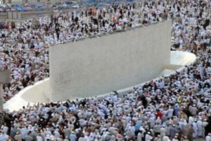 حجاج بيت الله يتوافجون على مشعر منى لرمي الجمرات