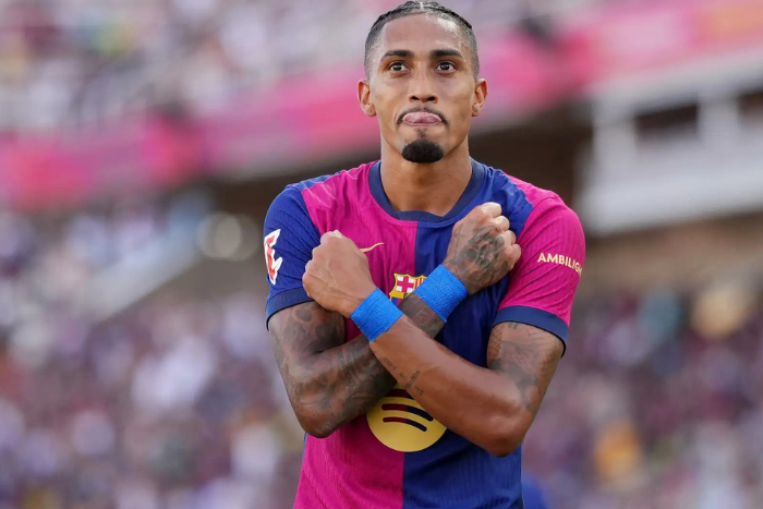 رافينيا يتوّج بلقب أفضل لاعب في الليغا بعد موسم استثنائي مع برشلونة