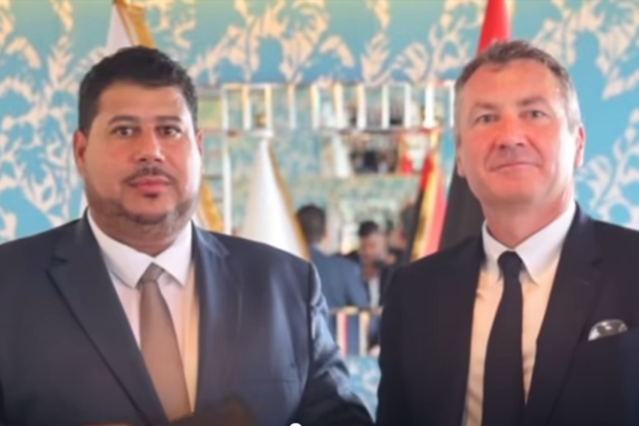 ليبيا توقع مذكرة تفاهم مع إكسون موبيل لاستكشاف الحقول البحرية وتعزيز الإنتاج النفطي