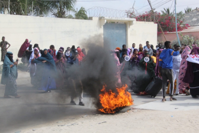 مئات الصوماليين يتظاهرون في العاصمة مقديشو بعد إهانات ترامب