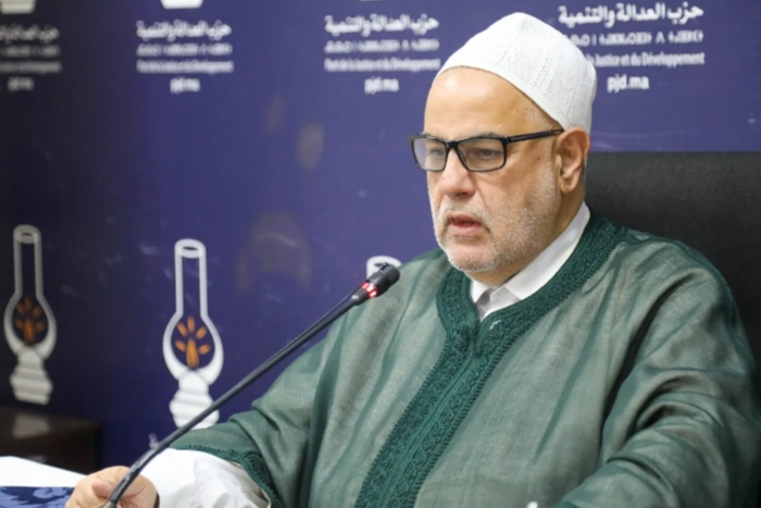 بعد دفاعه عن البوليساريو إعلامي مغربي يجلد بنكيران: تبريرك ساذج لن يبتلعه المغاربة بعد دفاعه عن البوليساريو إعلامي مغربي يجلد بنكيران: تبريرك ساذج لن يبتلعه المغاربة