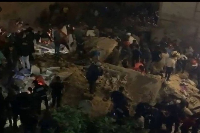 كارثة بفاس إثر مصرع 9 أشخاص بعد انهيار بناية سكنية بالحي الحسني المرينيين كارثة بفاس إثر مصرع 9 أشخاص بعد انهيار بناية سكنية بالحي الحسني المرينيين