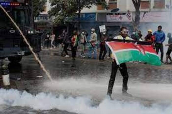 الرئيس الكيني يهدد بمواجهة الاحتجاجات ضد الحكومة بكل حزم الرئيس الكيني يهدد بمواجهة الاحتجاجات ضد الحكومة بكل حزم