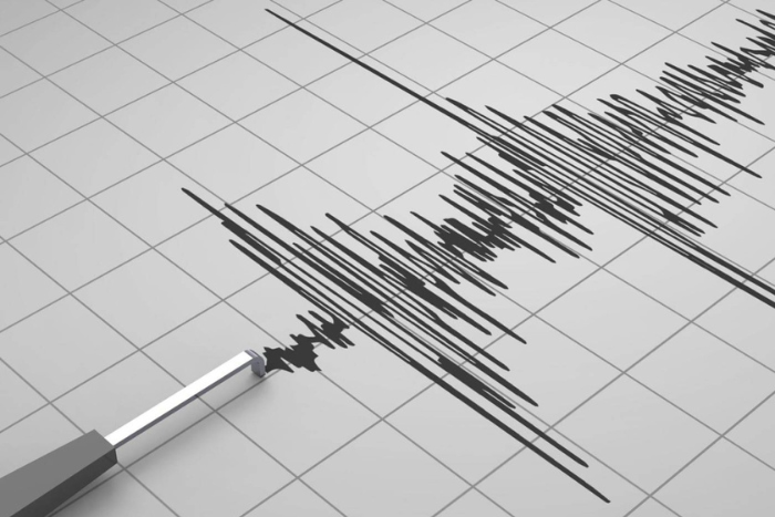 زلزال بقوة 5.3 درجات يضرب قبالة جزيرة إيفيا في اليونان ويشعر سكان أثينا زلزال بقوة 5.3 درجات يضرب قبالة جزيرة إيفيا في اليونان ويشعر سكان أثينا