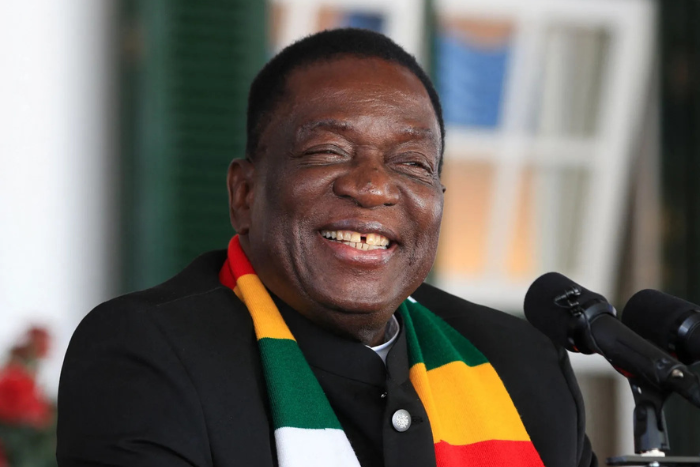 الرئيس الزيمبابوي يعفي وزير المعادن بشكل مفاجئ ويعين بوليت كامبامورا خلفا له