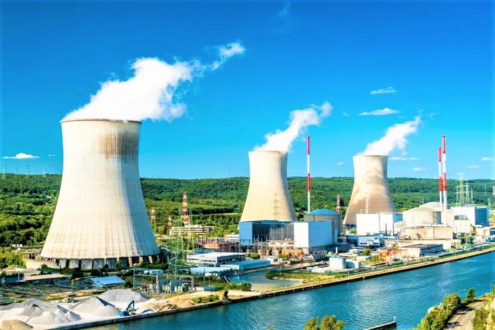 الحاجة للطاقة النظيفة تجبر بريطانيا اللجوء لبناء محطة نووية جديدة