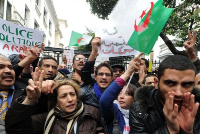 الجزائرالجمعة السوداء في منطقة القبائل ومدن أخرى، والحراك لا يزال حيا الجزائرالجمعة السوداء في منطقة القبائل ومدن أخرى، والحراك لا يزال حيا