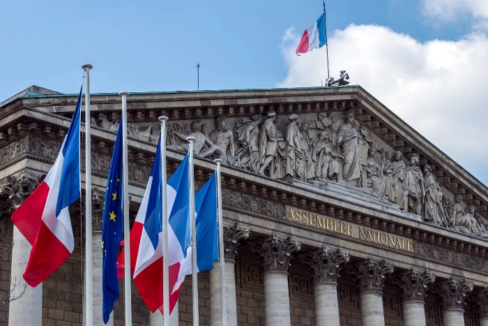 فرنسا.. فرض مساهمات الضمان الاجتماعي الإلزامية على المقيمين غير الأوروبيين