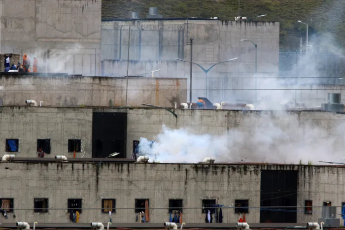 مأساة جديدة تهز سجون الإكوادور 27 قتيلا اختناقا بعد موجة عنف دامية