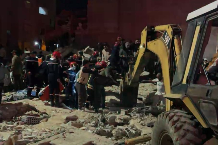 الانهيار المأساوي بفاس السلطات تواصل البحث عن عالقين تحت الركام 