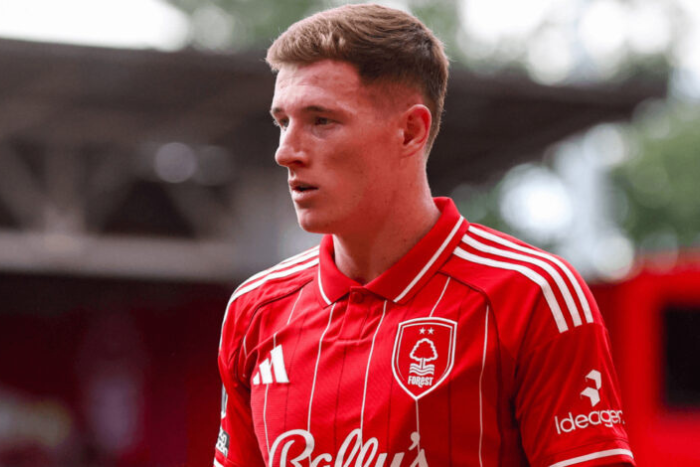 مانشستر يونايتد يراقب نجم نوتنغهام فورست إليوت أندرسون في صفقة محتملة بـ120 مليون جنيه إسترليني