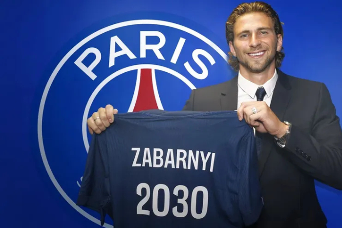 باريس سان جيرمان يضم الأوكراني إيليا زابارني كأول لاعب من بلاده في تاريخ النادي