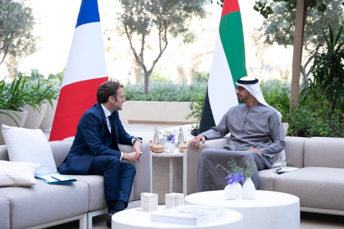 محمد بن زايد وماكرون يبحثان التعاون الثنائي ويدينان الاعتداء الإسرائيلي على قطر