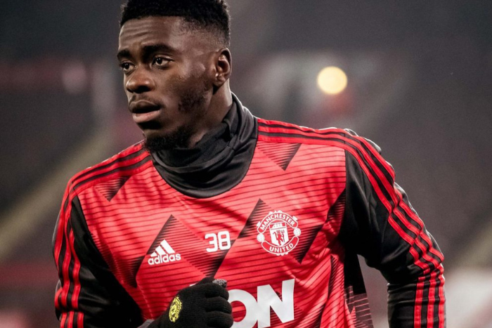 الكونغولي توانزيبي يقاضي مانشستر يونايتد بتهمة الإهمال الطبي ويطالب بتعويض يفوق المليون يورو