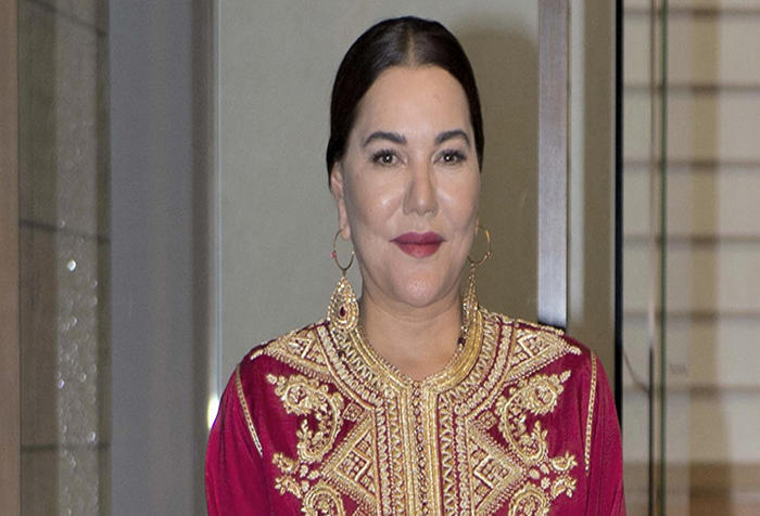 للا أسماء تسلم  جائزة سموها للبحث العلمي للفائزة بالرباط