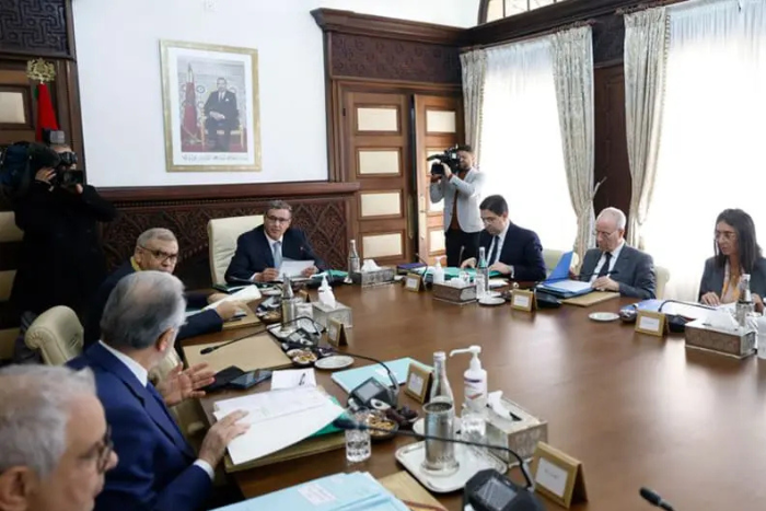 الحكومة تصادق على إجراءات جديدة لتعزيز حكامة المخيمات ودعم التزامات المغرب التجارية