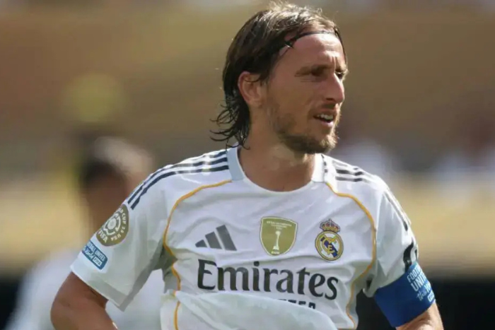 مودريتش يودع ريال مدريد وينضم إلى ميلان بعقد يمتد حتى 2026