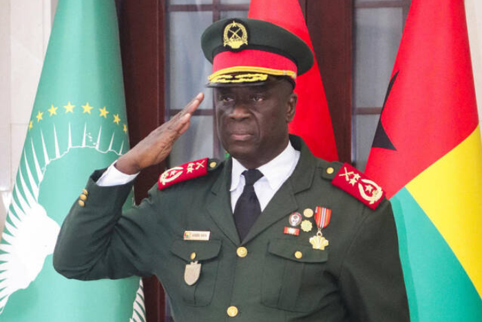 غموض المرحلة الانتقالية في غينيا بيساو ميثاق عسكري بلا ضمانات ومخاوف من انقلاب مضاد