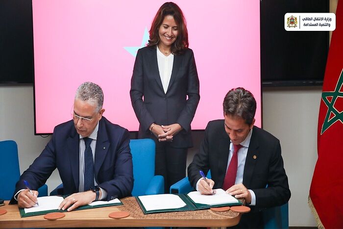 المغرب وشركة شيل يوقعان عقدا حول الغاز الطبيعي المسال  