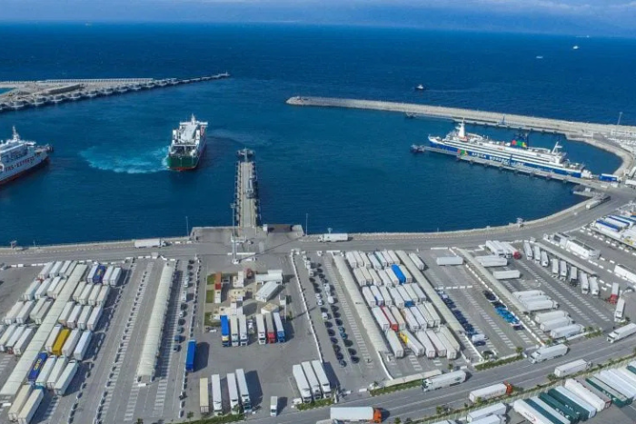 ميناء طنجة تراجع في كميات الصيد مقابل ارتفاع في العائدات المالية ميناء طنجة تراجع في كميات الصيد مقابل ارتفاع في العائدات المالية