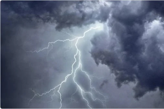 نشرة إنذارية برتقالية تساقطات قوية من 30 إلى 50 ملم ابتداء من الليلة