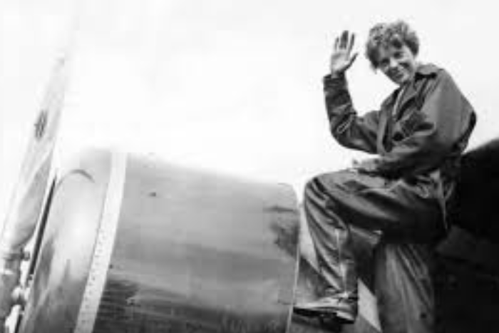 الأرشيف الأمريكي يبدأ نشر سجلات الطيارة أميليا إيرهارت بعد رفع السرية عنها