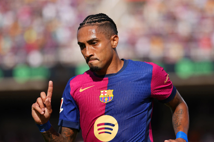 رافينيا يتمسك ببرشلونة حلم دوري الأبطال يعلو على إغراءات الرحيل