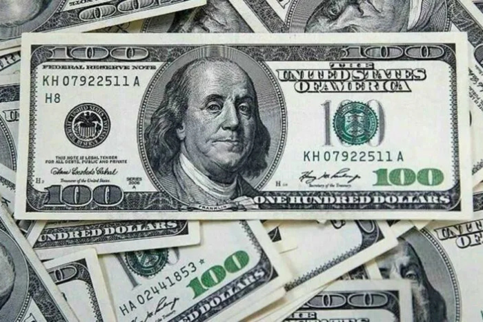 الدولار يتراجع بفعل التوترات التجارية وتكهنات خفض الفائدة