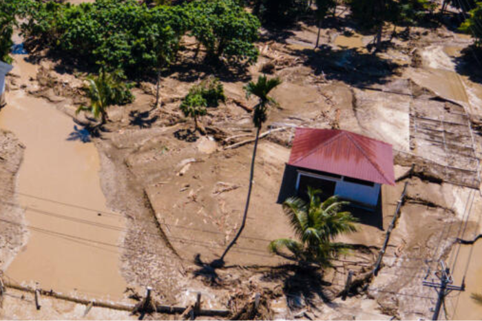 أكثر من ألف قتيل وفقدان 206 أشخاص جراء الفيضانات والانهيارات الأرضية في إندونسيا