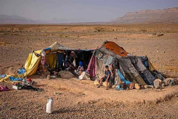 نسوىة في موسم طانطان يبرعن في إنتاج خيمة الرحل الصحراوية نسوىة في موسم طانطان يبرعن في إنتاج خيمة الرحل الصحراوية