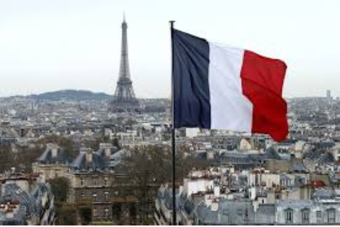 اليمين الفرنسي يعتزم تشديد القوانين ضد الإخوان والمهاجرين غير الشرعيين