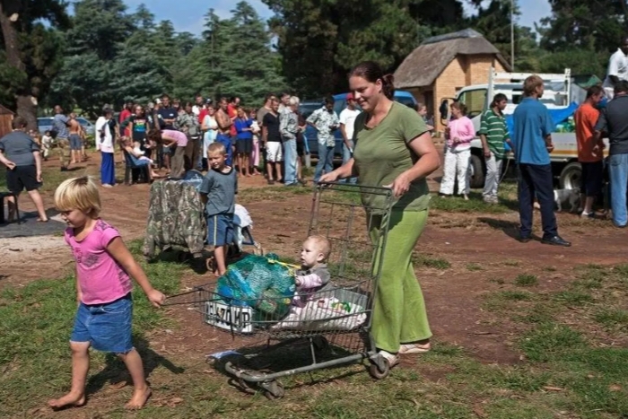 ترامب يعتزم استقبال 30 ألفا من البيض من جنوب إفريقيا في عام 2026 ترامب يعتزم استقبال 30 ألفا من البيض من جنوب إفريقيا في عام 2026